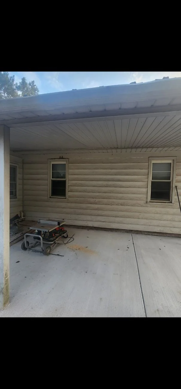 Dirty siding before house washing
