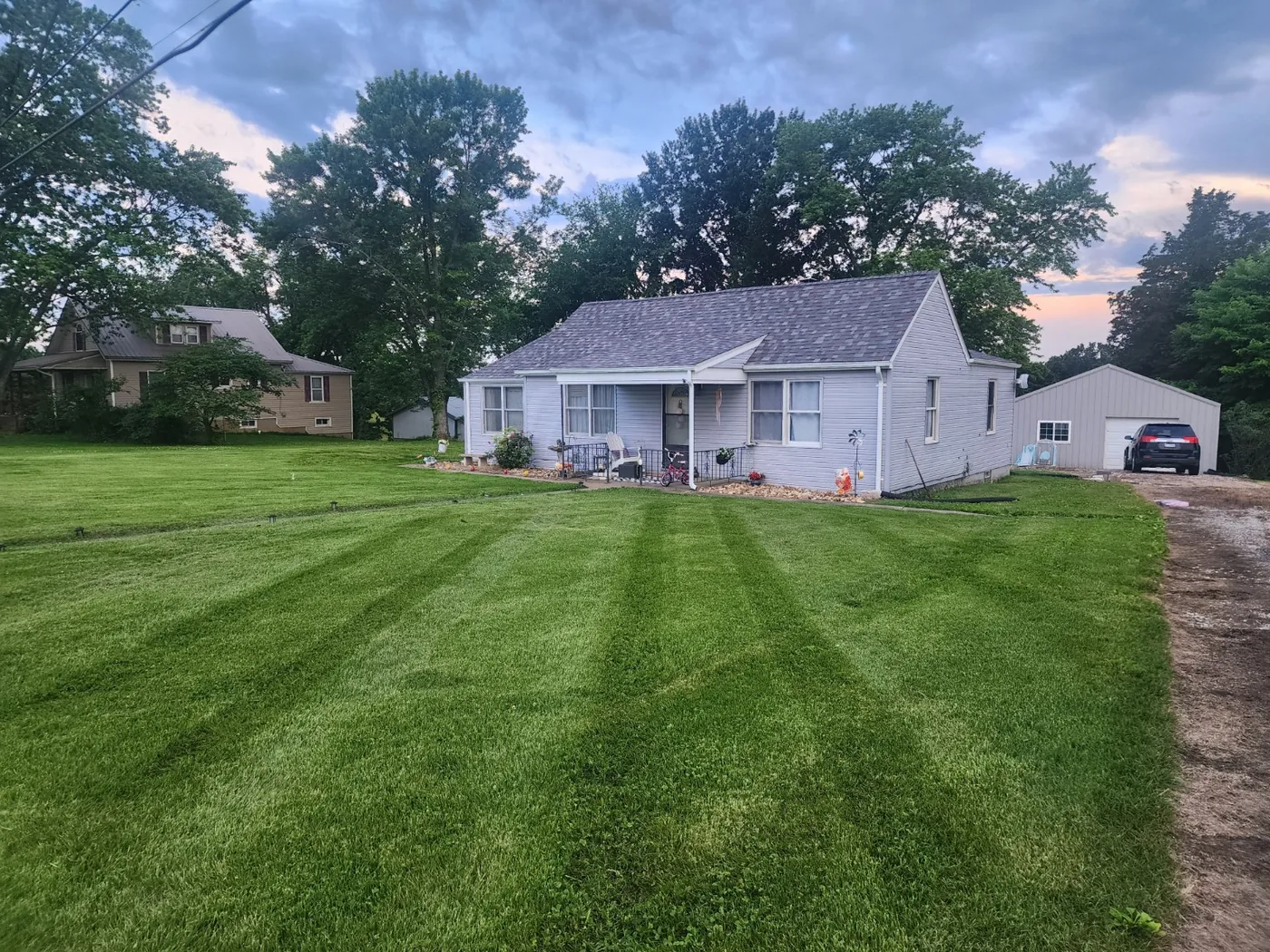 Residential lawn maintained by WEEDZ2GRASS